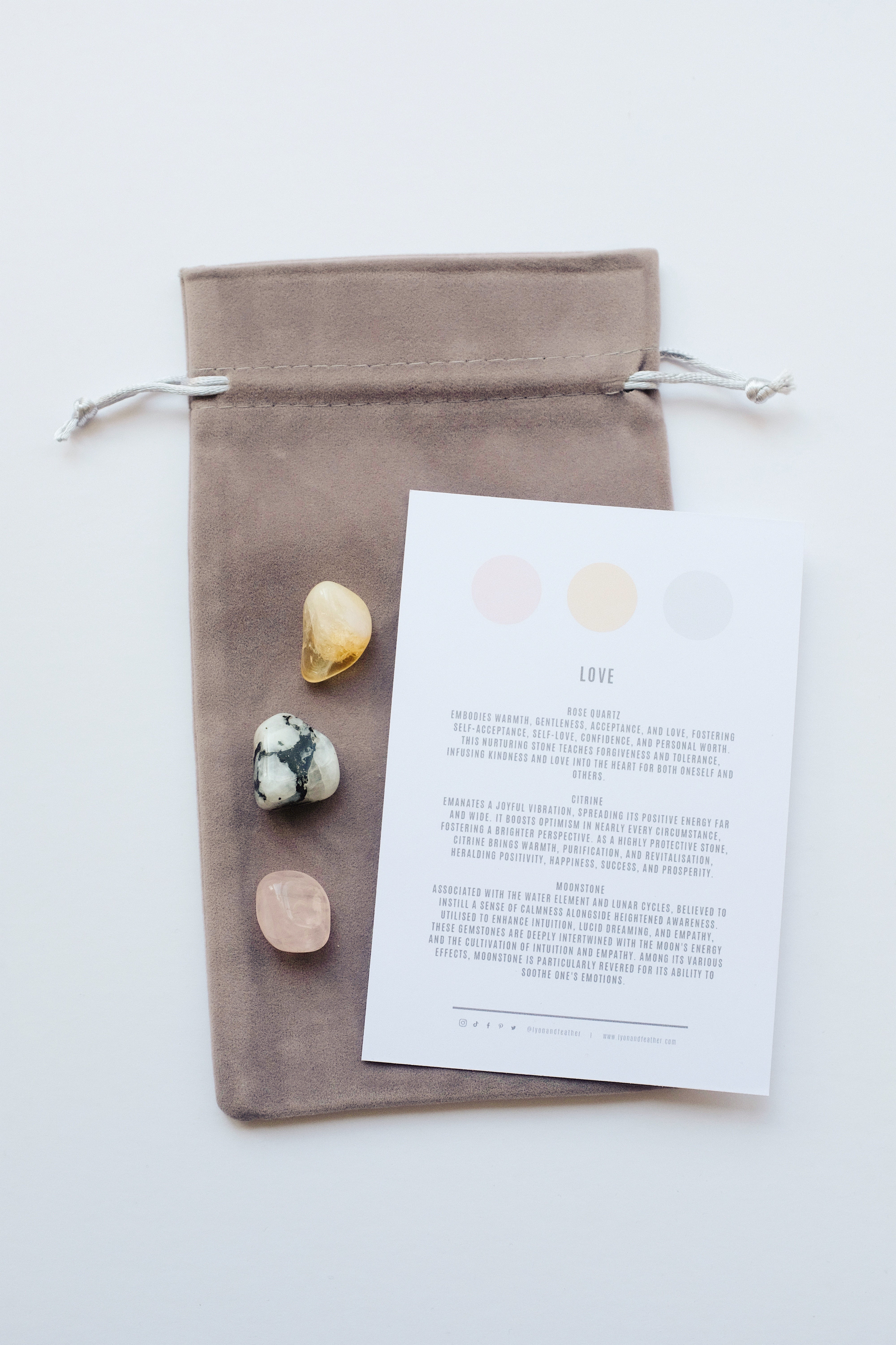 Packet of crystals for love, featuring a selection of stones to attract and enhance romantic and self-love energies.